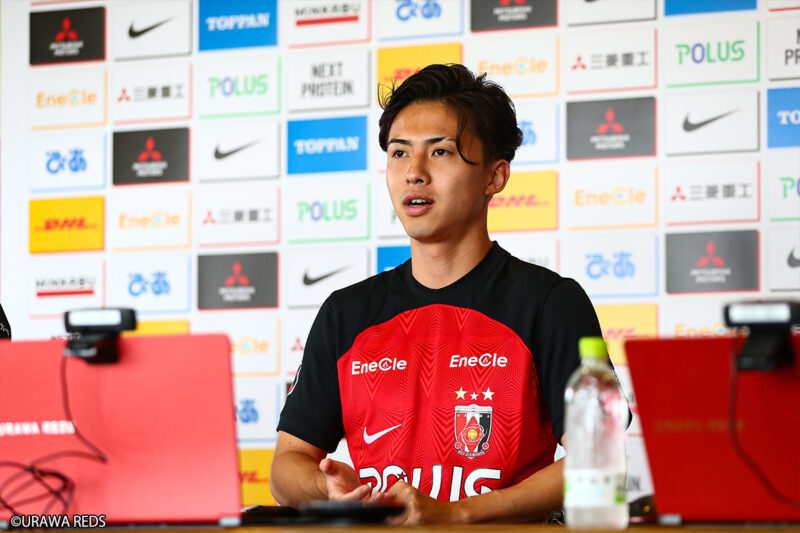 浦和レッズの“新戦力”安部裕葵が入団会見「まずはピッチに立つこと