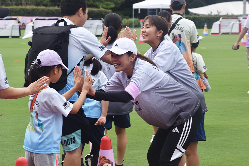 岩渕真奈、引退後初仕事は敬愛する澤穂希とのサッカー教室「これからも一緒に何かやっていけたら」