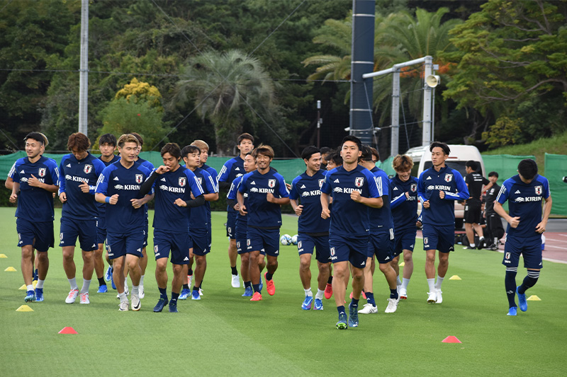 日本代表、カナダ戦に向けて24名で調整　初招集の奥抜侃志は体調不良で欠場、伊藤洋輝は腰の張りで別メニュー
