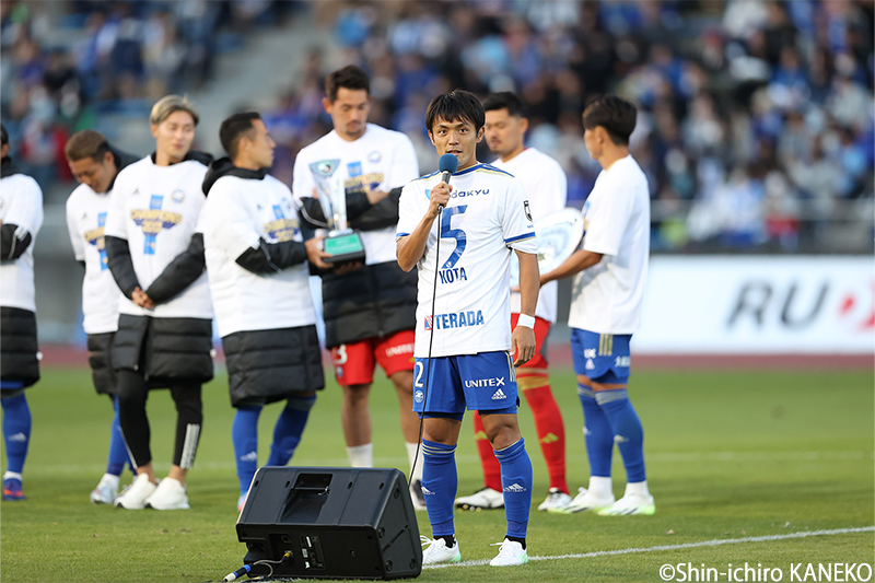 「ここぞというタイミングで着ることができたら…」町田の主将・奥山政幸、優勝セレモニーは“レジェンド”深津康太とともに