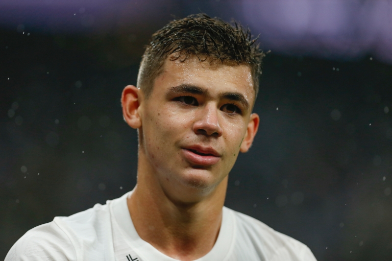 チェルシーが狙う18歳のブラジル人MFの獲得レースにPSGが参戦？ 幹部が現地入りと報道…