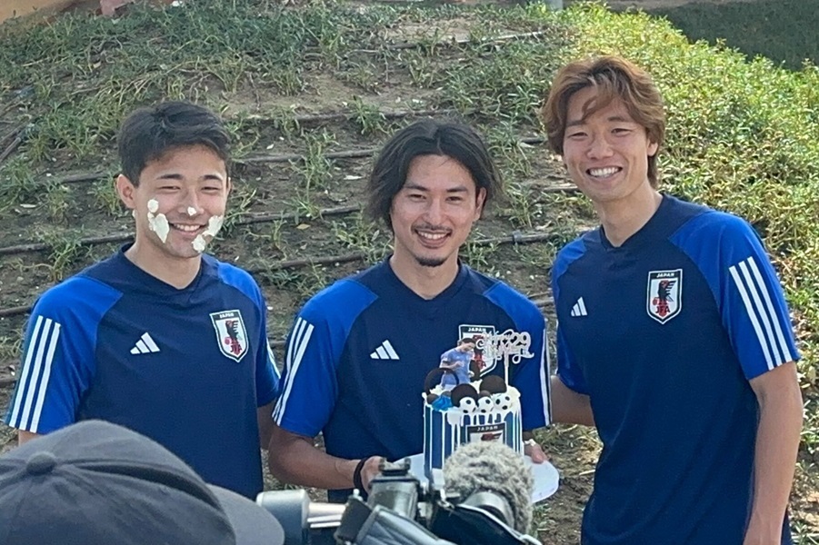 三笘薫が部分合流！　南野拓実、29歳誕生日を板倉＆菅原祝福