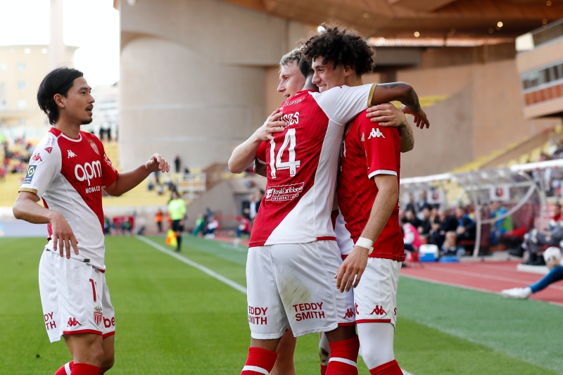マゲネス・アクリウシェ
