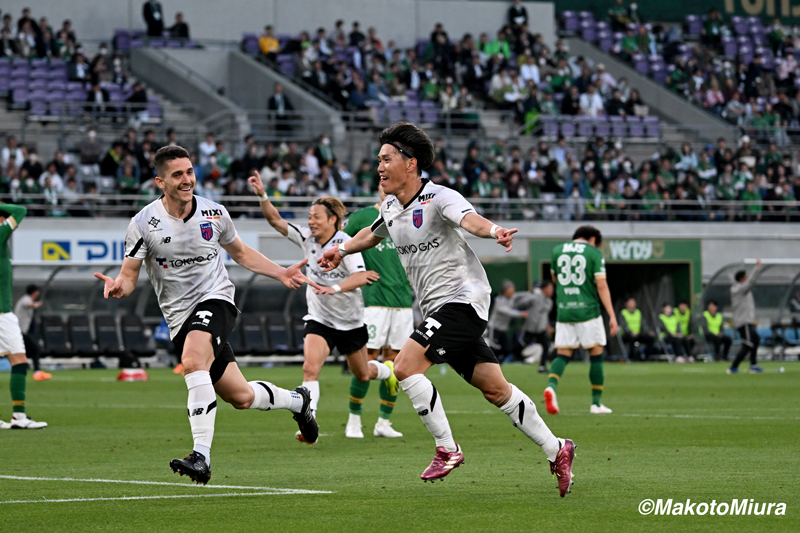 遠藤渓太が起死回生の2ゴール！　10人のFC東京、東京Vに追いつき劇的ドロー