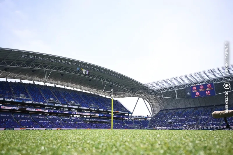 S広島Rの試合中にフラッグ掲出用バトンが落下　幸いけが人なし…男子の鹿島戦は予定通り開催へ