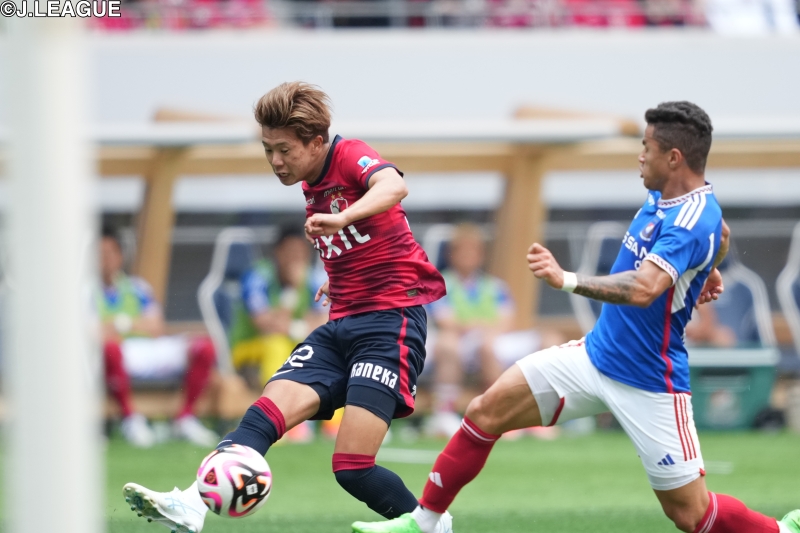 鹿島が伝統の一戦を制して4連勝！　計5発の打ち合いで横浜FMに逆転勝利