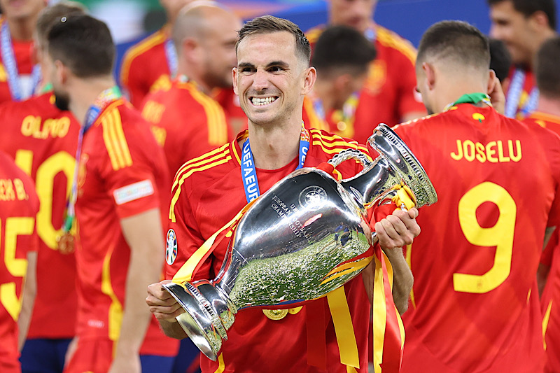 EURO優勝のMFファビアン・ルイスが故郷セビリアに“凱旋”で堂々告白