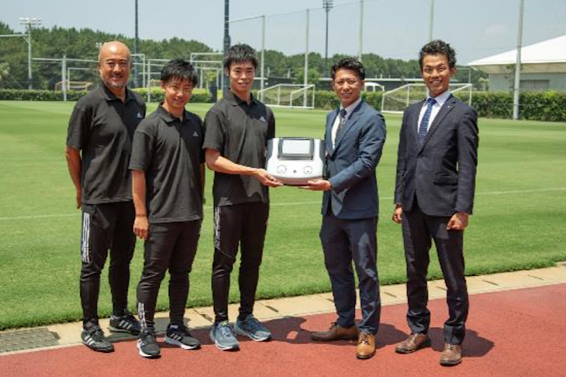 伊藤超短波とJFAがサポーター契約を締結！　宮本会長「日本サッカーのさらなるレベルアップにつながる」