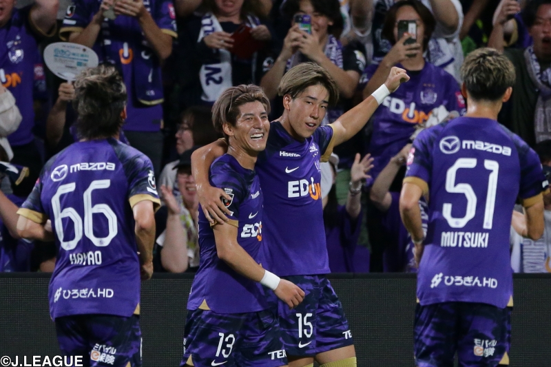 広島、30年ぶり6連勝！　中野就斗が豪快な先制弾…終盤退場者出した柏に2発完勝