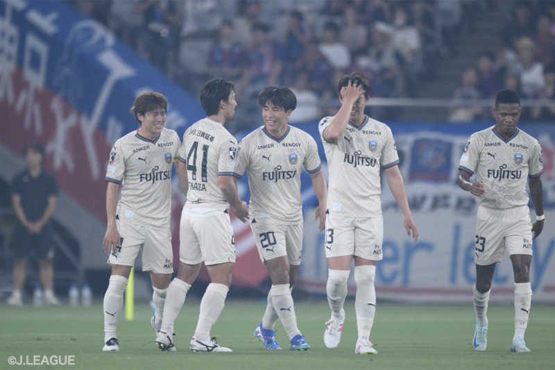 川崎Fが“多摩川クラシコ”を制す！　好調のFW山田新が2発、直近3戦6得点に