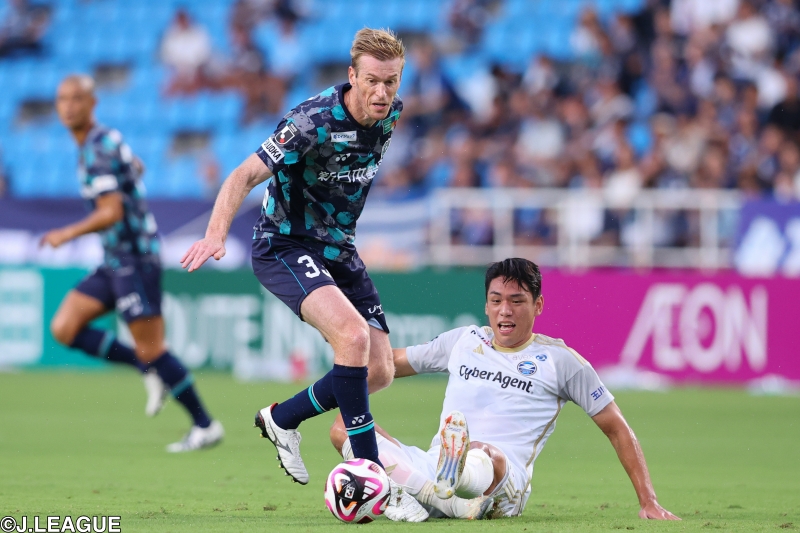町田が3試合ぶり白星で首位奪還！　守備の主力2人が負傷交代も…福岡に3発快勝