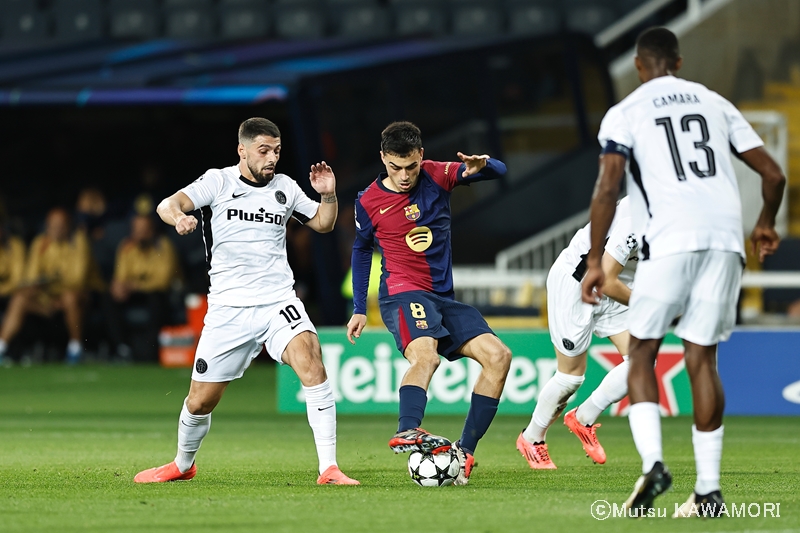 Barcelona_YoungBoys_241001_0034_