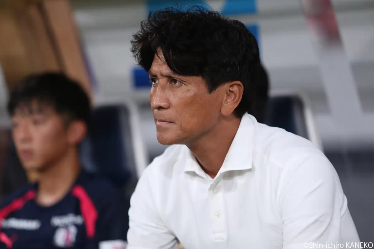 来季J2の鳥栖、小菊昭雄監督の就任を発表！　「クラブからの熱い想いに心が揺さぶられました」