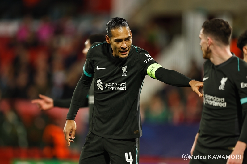 Girona_Liverpool_241210_0015_