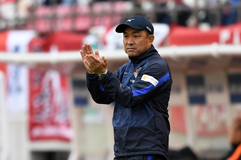 南葛SC、風間八宏監督の続投を発表…41歳MF今野泰幸やFW大前元紀とも契約更新！