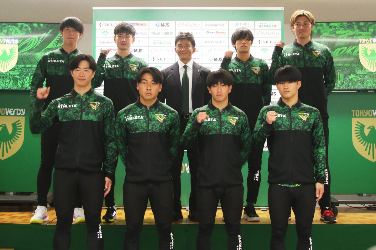 昨季6位躍進の東京Vが新体制発表！　平川怜「覚悟を持ってプレー」福田湧矢「めちゃくちゃ合うなと思った」