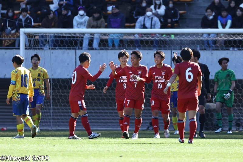 流通経済大柏、上田西に8発圧勝で準決勝進出！　亀田歩夢がゴラッソ2本…山野春太＆和田哲平も2得点