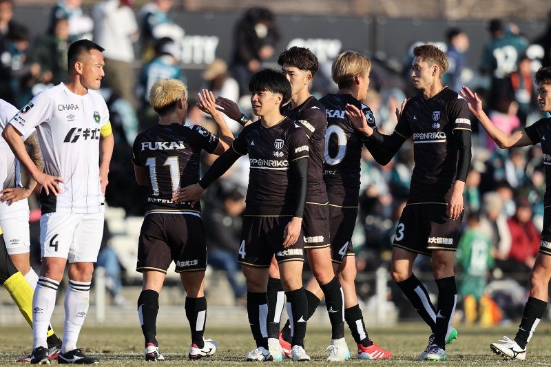 栃木CがJリーグ白星発進！　高知は黒星スタート…ゴン率いる沼津は3発快勝／J3第1節