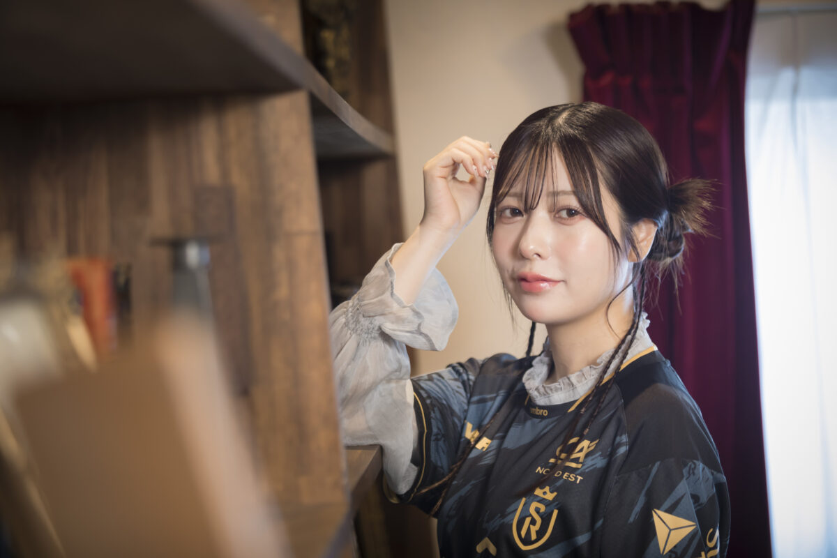 【Pocochaコラボグラビア】斉藤優里さん「推しは伊東純也選手！　ライバーとして『過去最高の私』を見せたい」