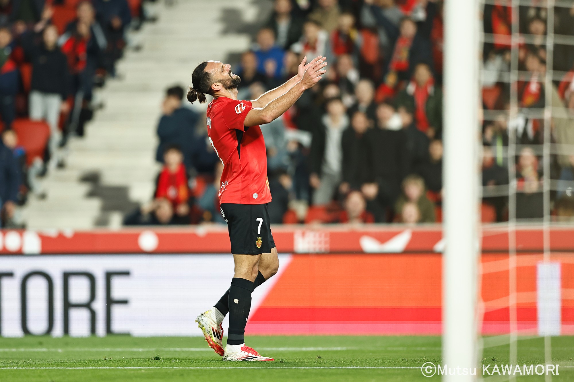 Please do not reproduce without prior permission.