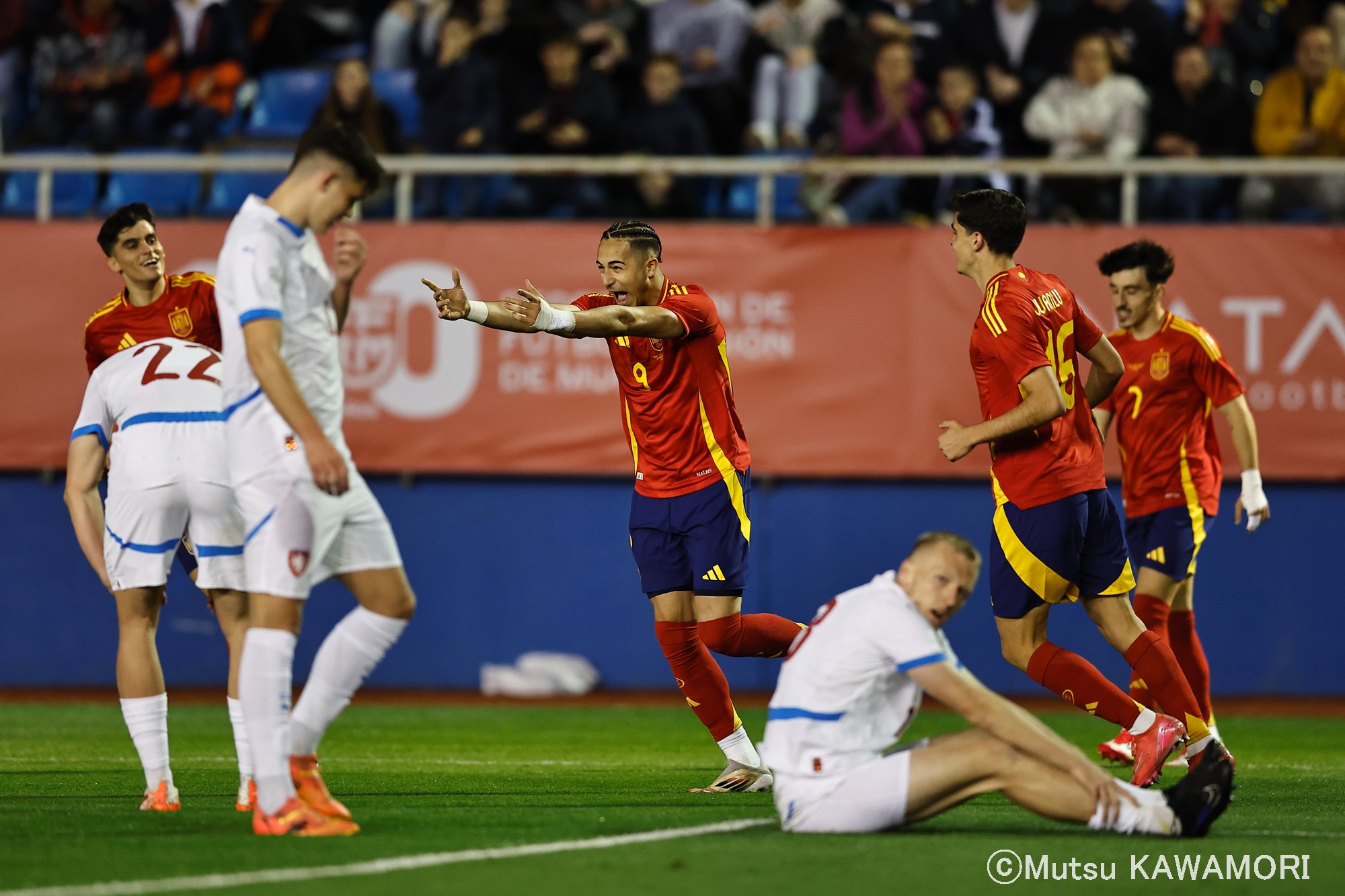 Please do not reproduce without prior permission.