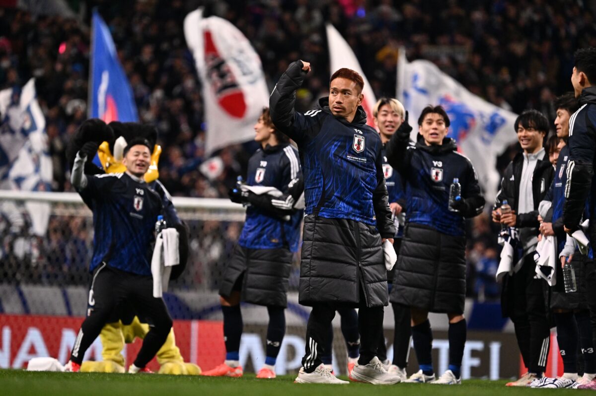 日本代表“突破セレモニー”で主将・遠藤航が「W杯優勝」を高らかに宣言！　最後は長友佑都が「みんな、ブラボー！」
