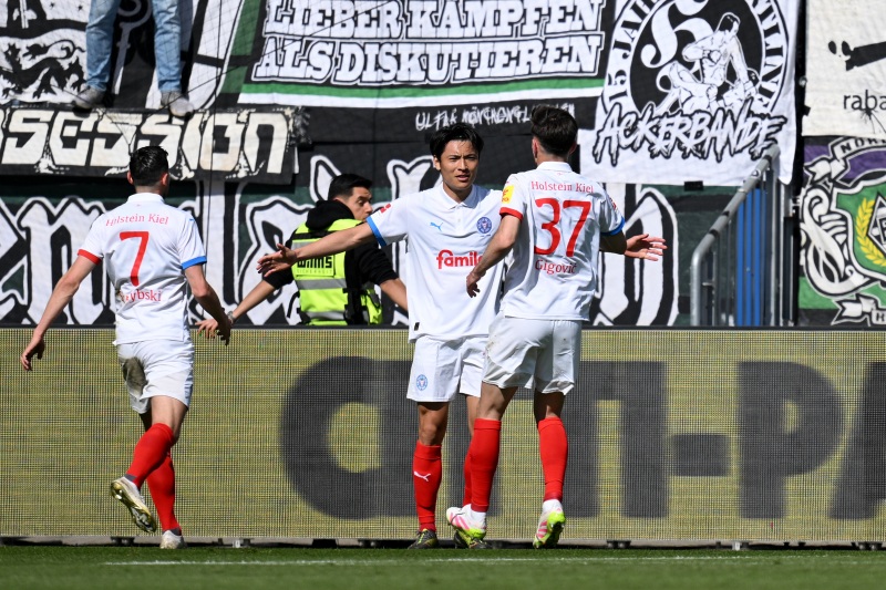 Holstein Kiel v Borussia Mönchengladbach - Bundesliga