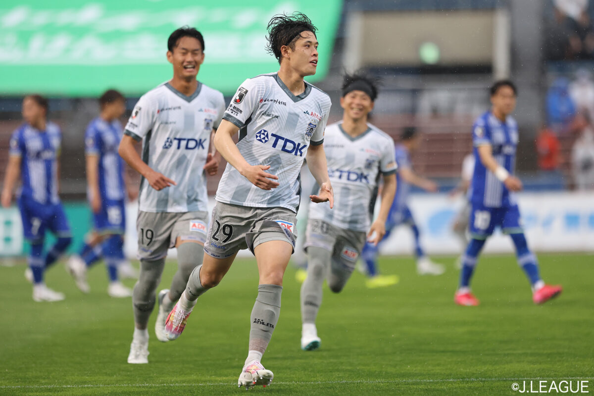 吉田監督「秋田一体が生んだゴール」2戦3発の秋田MF佐藤大樹「ゴールを常に狙う意志は以前よりも強い」