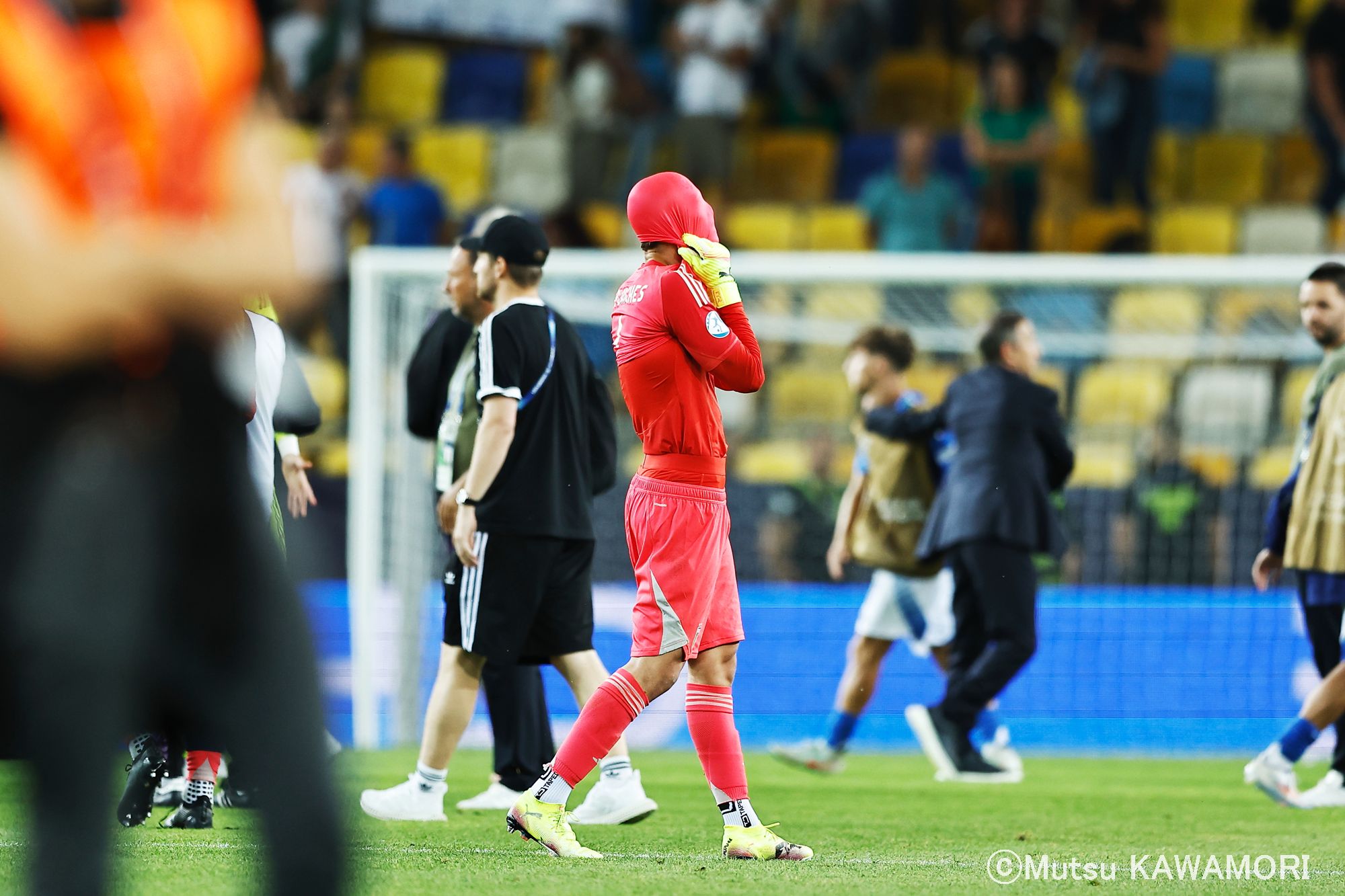 Please do not reproduce without prior permission.