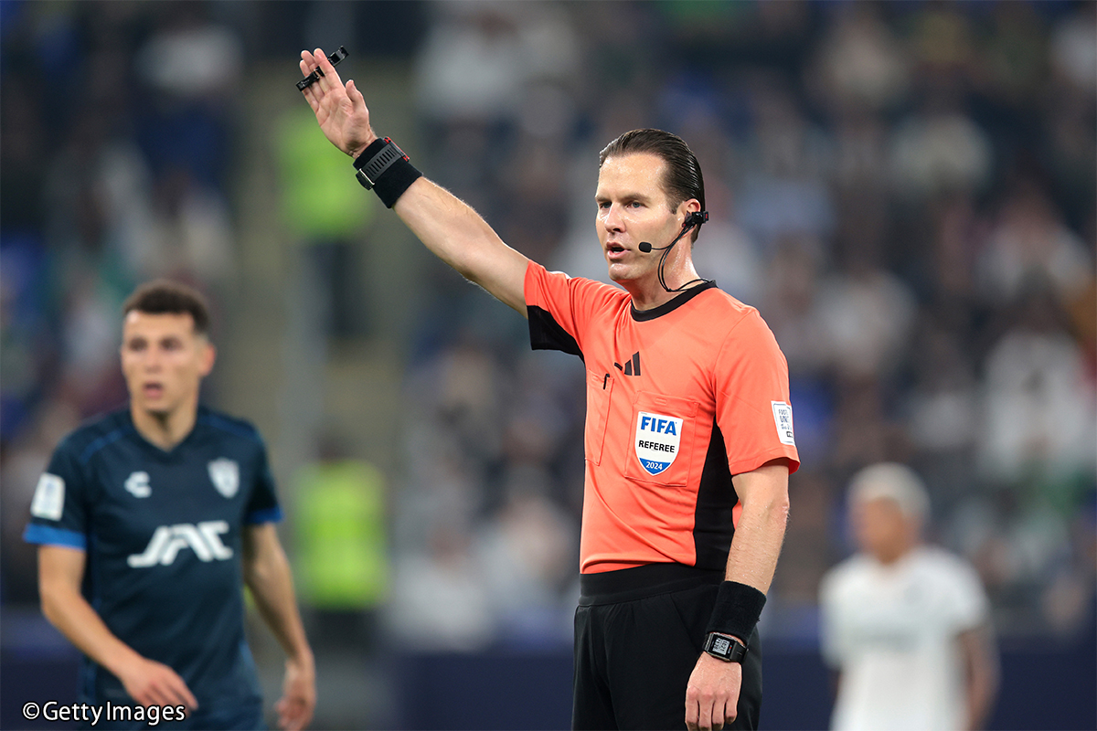 サッカー界で進むイノベーション…クラブW杯でレフェリーの“ボディ