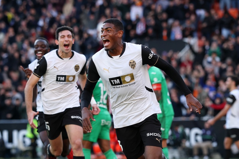 写真・1枚目】今夏積極補強のアーセナル、バレンシアからU21スペイン