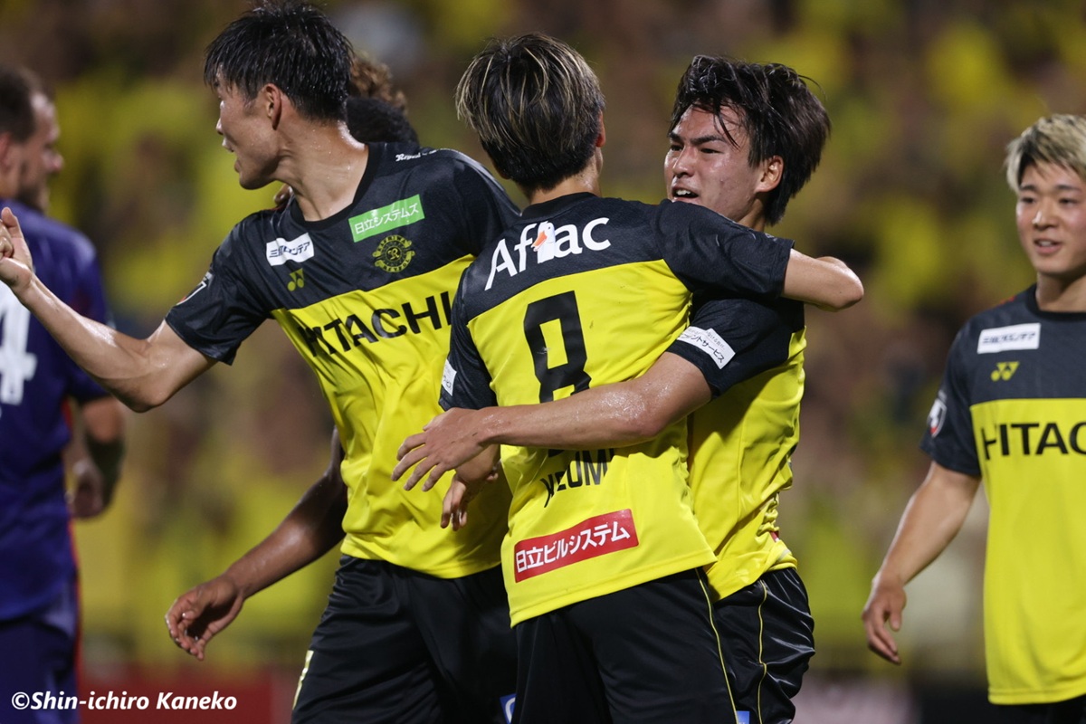 柏が首位浮上！　日本代表初選出の久保藤次郎が決勝点、FC東京との接戦を制して2連勝