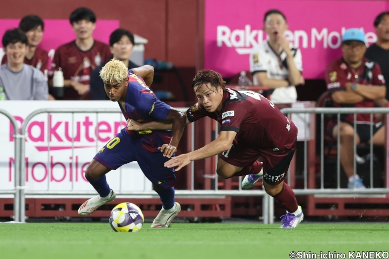 永戸勝也（右）とラミン・ヤマル（左）