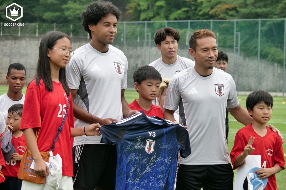 E-1連覇王手の日本代表、子どもたち約65人からエールもらう…古賀太陽も全体練習に合流