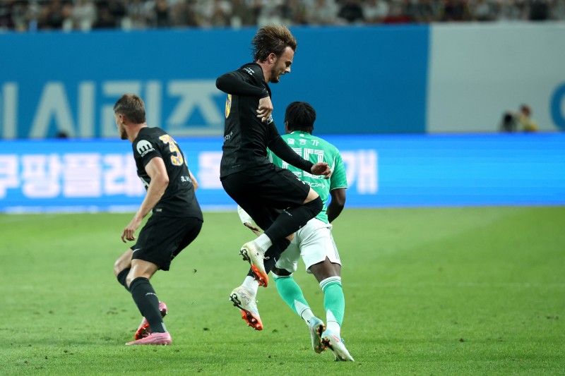 EL王者　マディソン　トッテナム GOAL_-_Blank_WEB_-_Facebook_(7