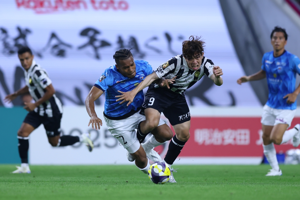 伊藤翔のゴールで横浜FCが連敗ストップ！　神戸は痛恨の失点で連敗、優勝へ向けて足踏みに