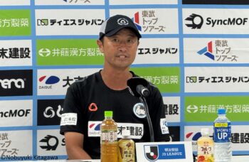栃木Cとの上位対決を制し、初白星をマークしたFC大阪の藪田監督［写真］＝北川信行