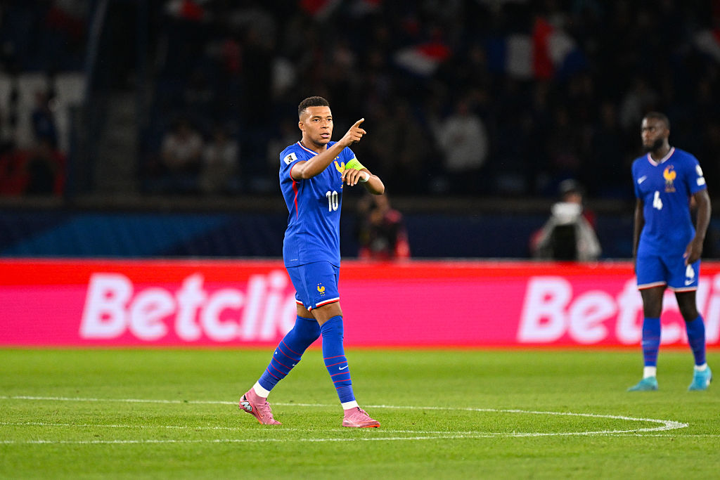 チュアメニが退場も…フランスが逃げ切りアイスランドに勝利　エンバペがPK弾含む1G1Aの活躍