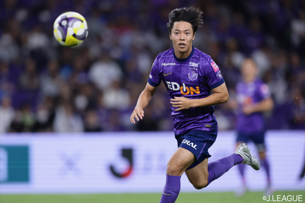 中村草太、E-1選手権で“共闘”長友佑都の守備対応に感嘆「距離感や守備の間合いは他の選手と違う」