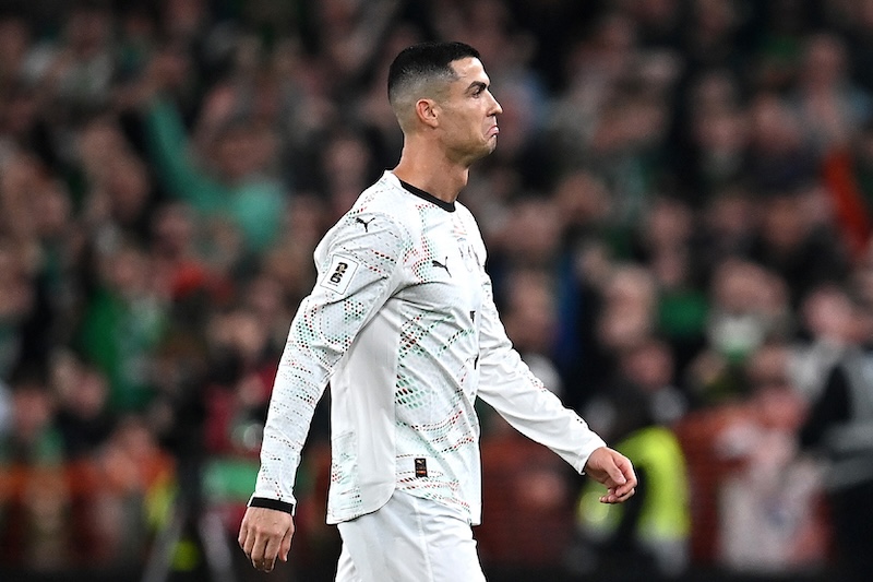 C・ロナウドがまさかの“一発退場”…ポルトガル、アイルランドに敗戦でW