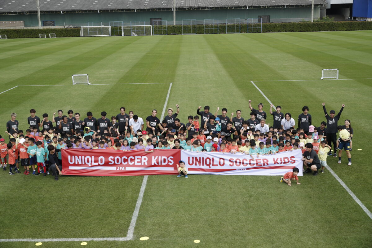 タイでJFA ユニクロサッカーキッズ開催！　内田篤人さんが現地の子どもたち約150名と交流