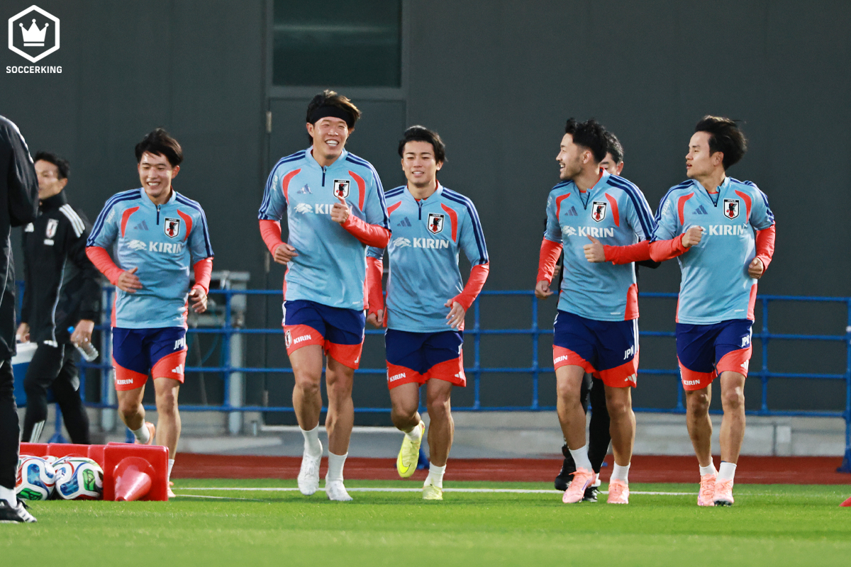 ◼️サッカー◼️フットサル◼️日本代表◼️ナイロンジャケット◼️トレーニング 年内最後の日本代表活動がスタート！ 初日は6選手がピッチで汗を流す