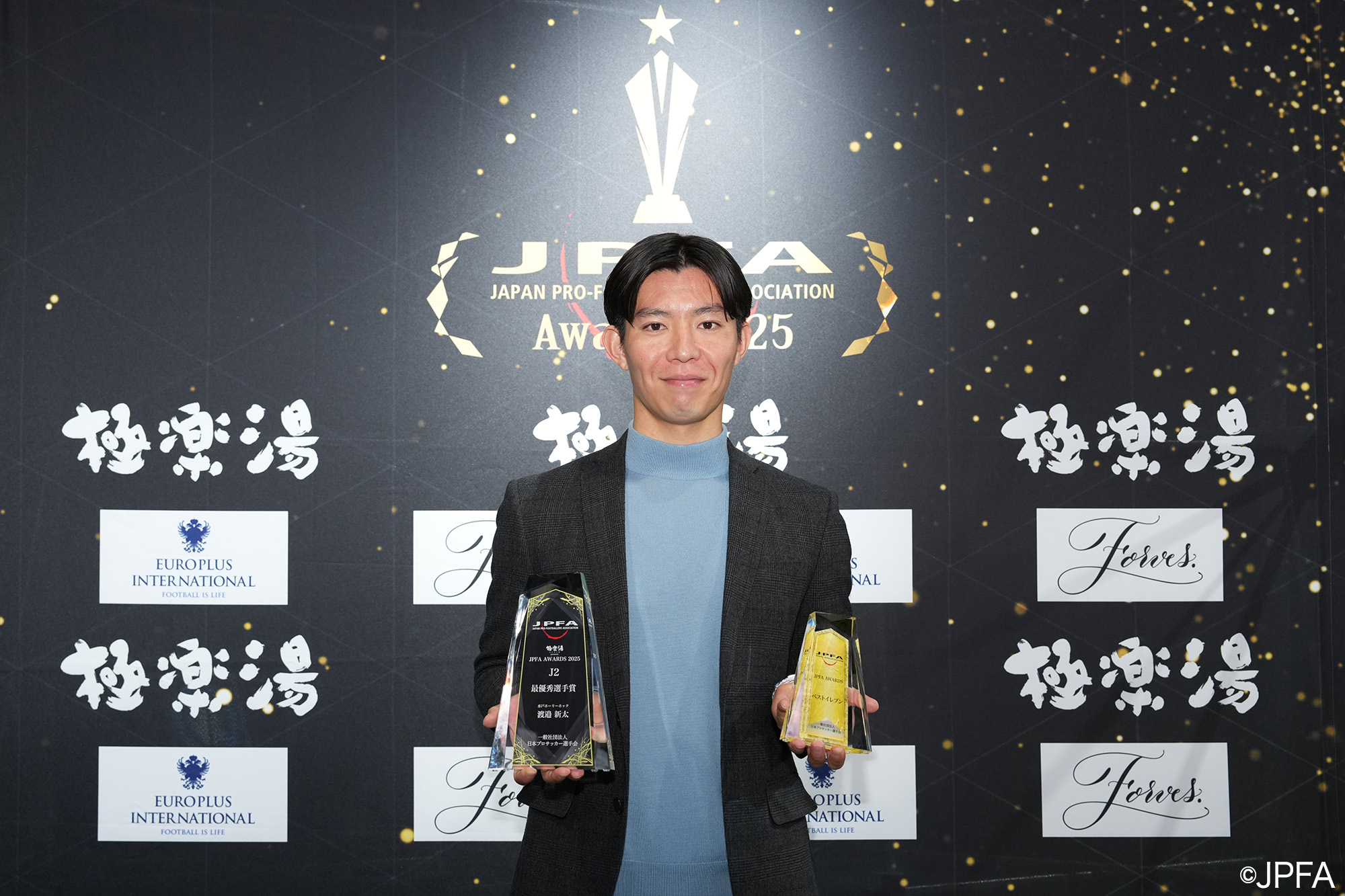 渡邊航太さま 専用 J2MVP受賞の渡邉新太「もっともっと注目されるように」 海外挑戦目指す