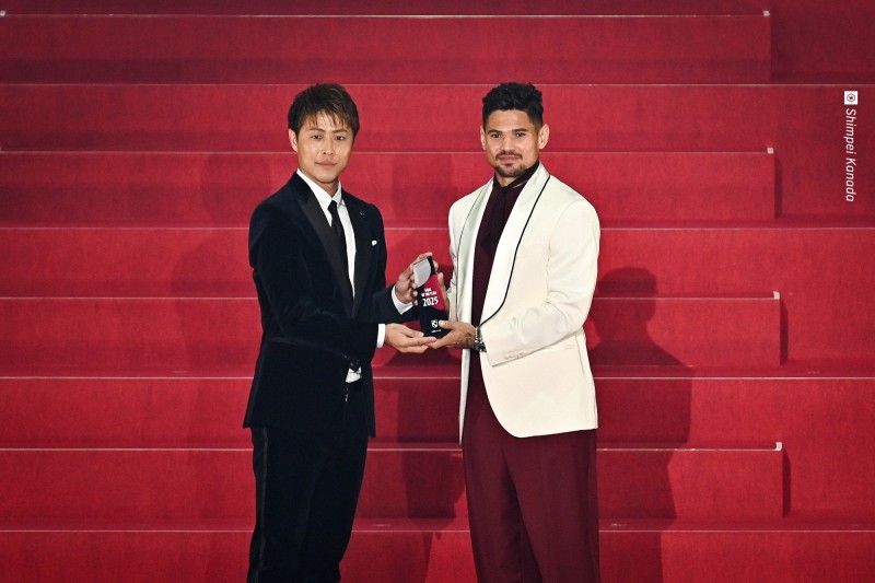 柿谷曜一朗、レオ・セアラ