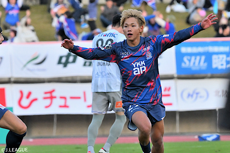 富山、J2大逆転残留に導いた“高卒ルーキー”MF亀田歩夢と契約更新「勝利