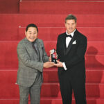 優秀監督賞の柏・リカルド監督、Jリーグへ導いてくれた恩師を追悼「彼からJリーグのことを多く学んだ」