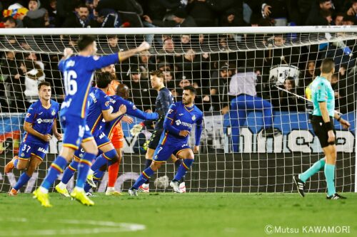 Please do not reproduce without prior permission.