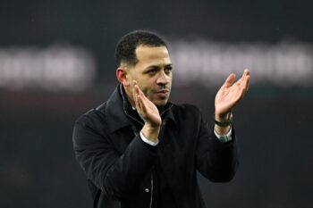 リアム・ロシニアー監督