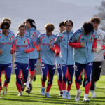 日本代表がスコットランドで始動！　体調不良で合流遅れの佐藤龍之介はホテル静養…26名で初日の練習実施