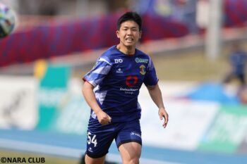 加入発表から2日後の試合で先発出場した奈良の川﨑［写真］＝奈良クラブ